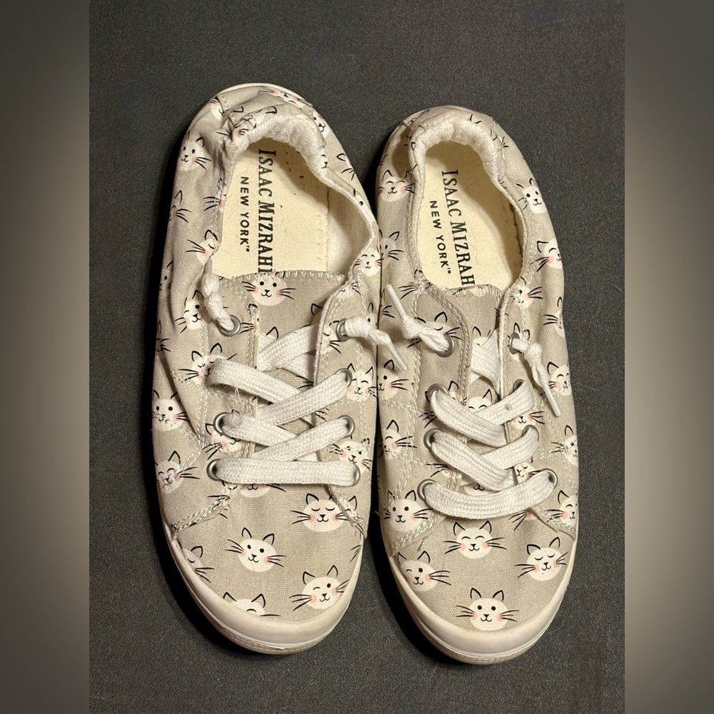 Isaac Mizrahi Cat Print Lace-Up shoes